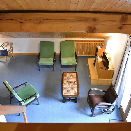 Apartment Mezzanine 5 Pers. A Meribel, 100m Des Pistes, Proche Commerces - Balcon, Parking, Casier A Skis - Fr-1-180-366